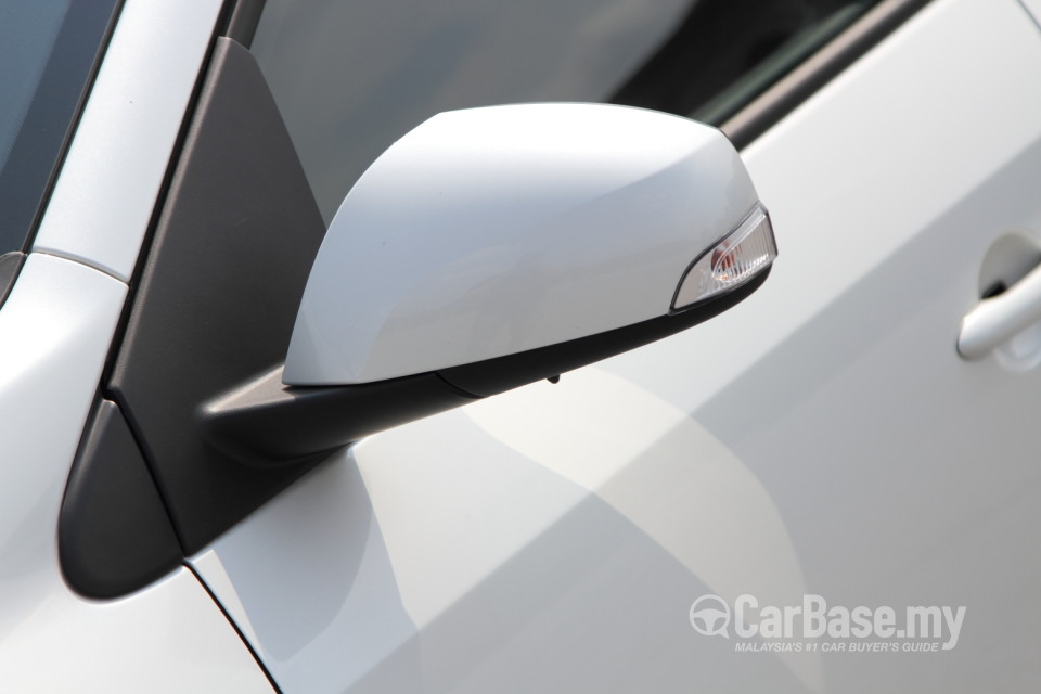 Renault Fluence Mk1 (2014) Exterior