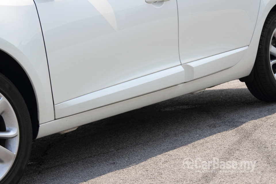 Renault Fluence Mk1 (2014) Exterior
