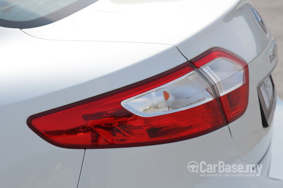 Renault Fluence Mk1 (2014) Exterior