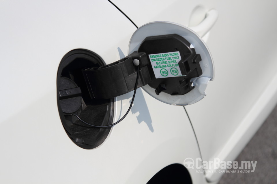 Renault Fluence Mk1 (2014) Exterior