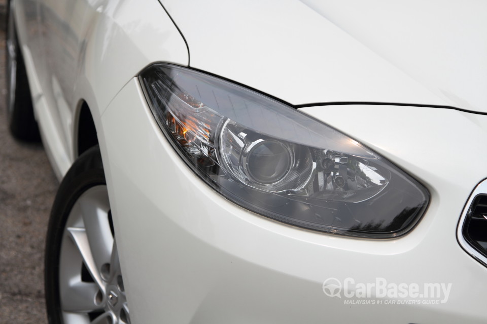 Renault Fluence Mk1 (2014) Exterior