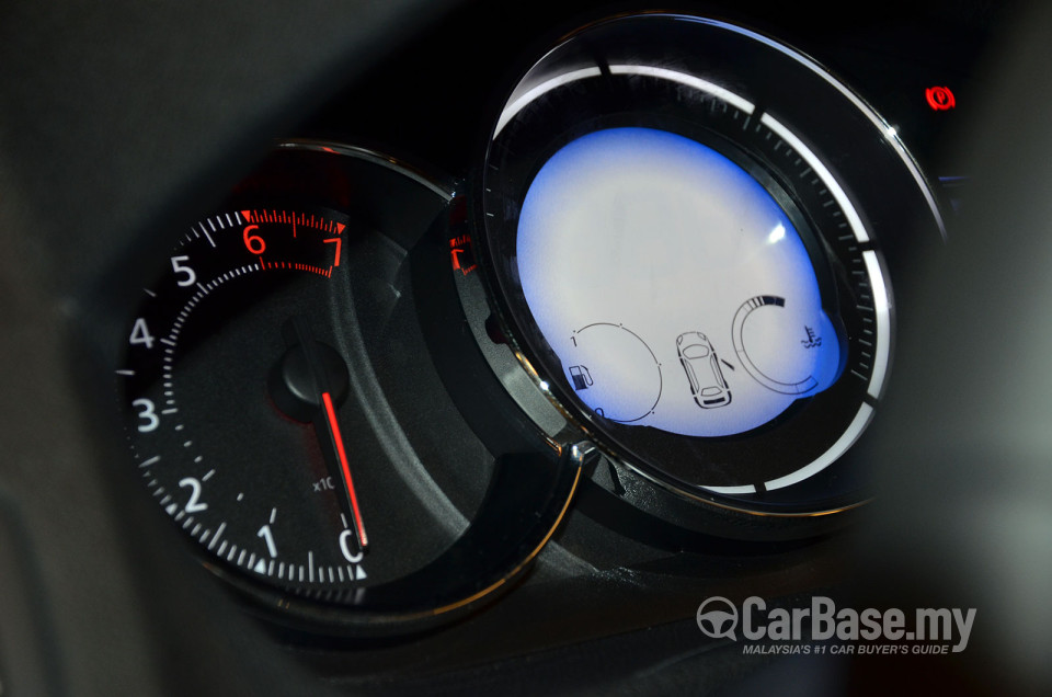 Renault Fluence Mk1 (2014) Interior