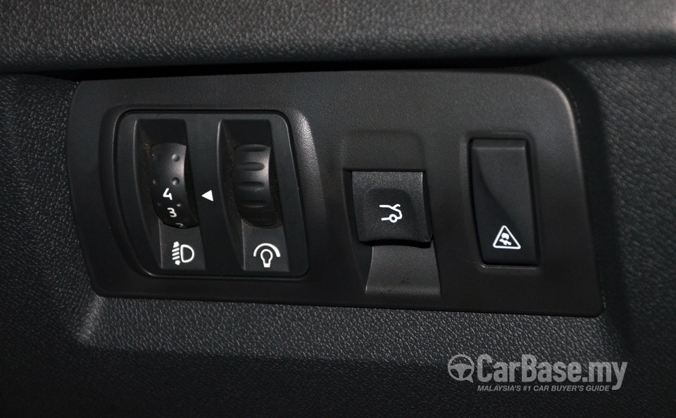 Renault Fluence Mk1 (2014) Interior