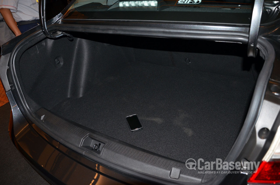 Renault Fluence Mk1 (2014) Interior
