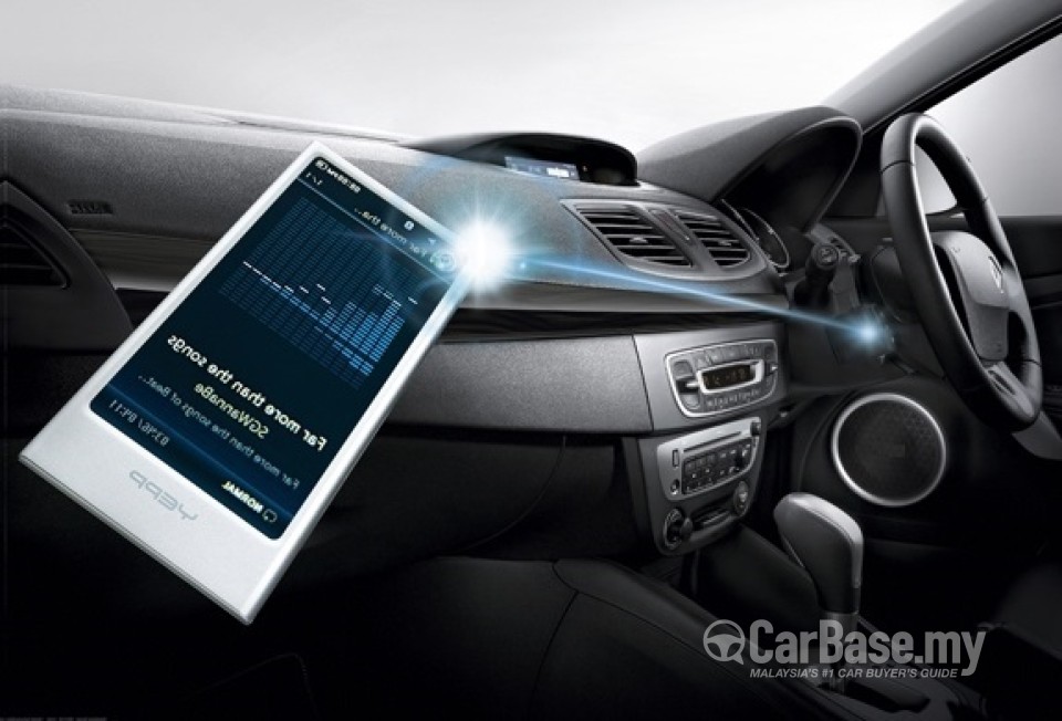 Renault Fluence Mk1 (2014) Interior