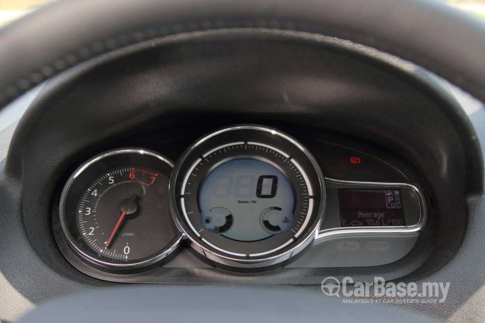 Renault Fluence Mk1 (2014) Interior