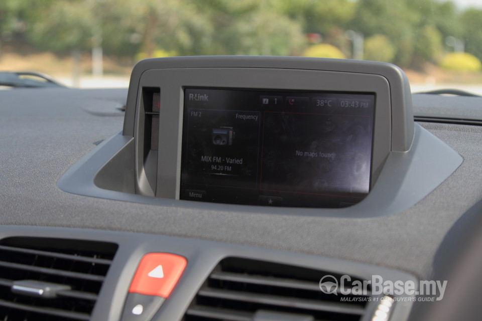 Renault Fluence Mk1 (2014) Interior