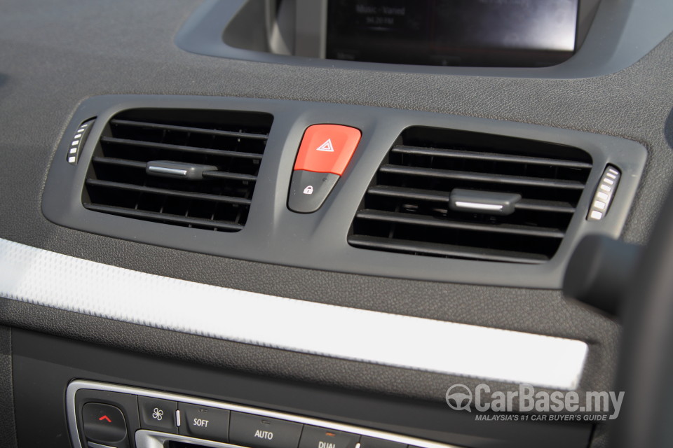 Renault Fluence Mk1 (2014) Interior