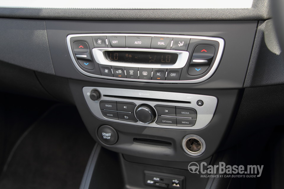 Renault Fluence Mk1 (2014) Interior
