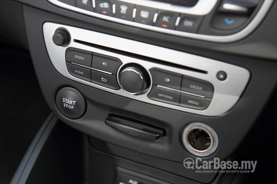 Renault Fluence Mk1 (2014) Interior