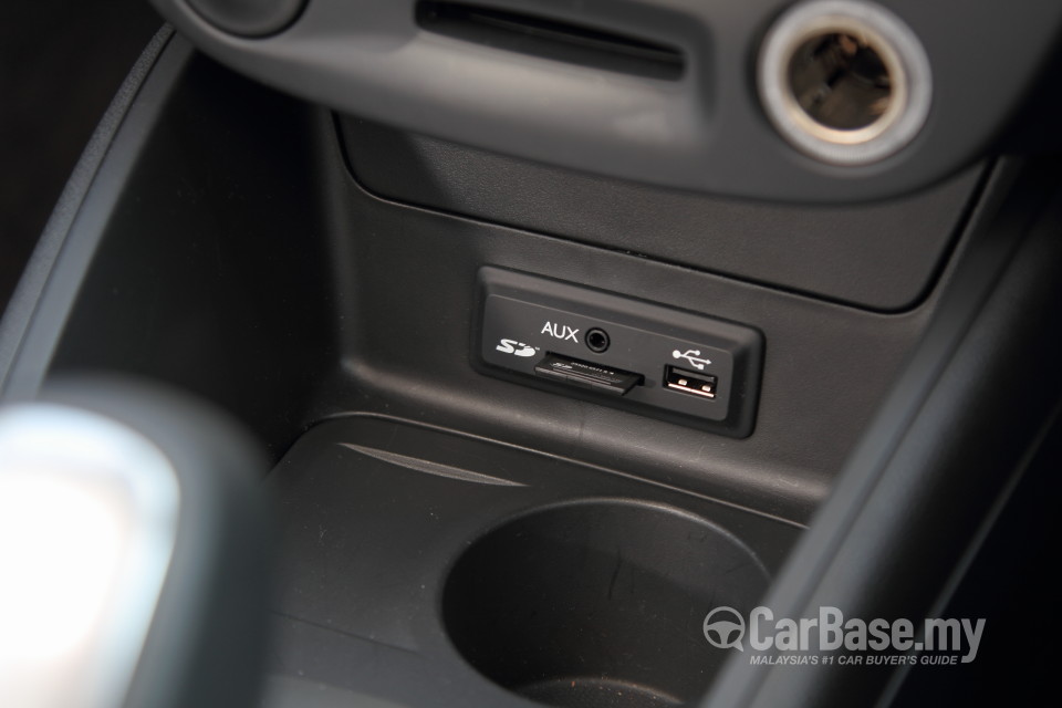 Renault Fluence Mk1 (2014) Interior