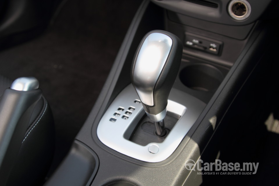 Renault Fluence Mk1 (2014) Interior