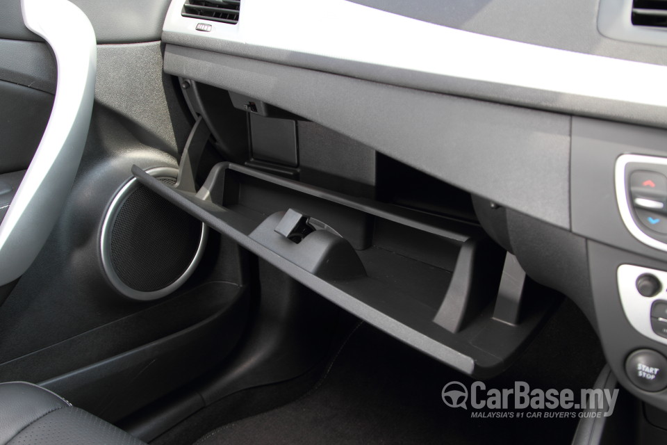 Renault Fluence Mk1 (2014) Interior