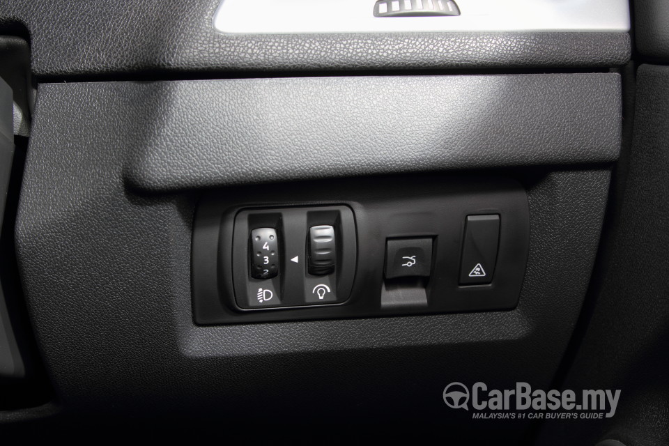 Renault Fluence Mk1 (2014) Interior