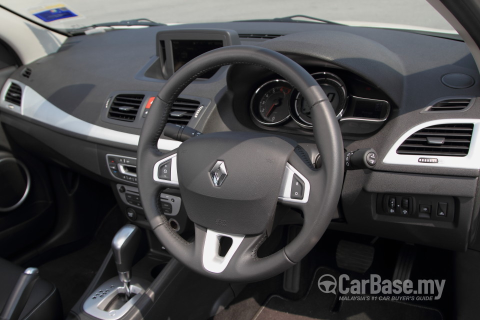 Renault Fluence Mk1 (2014) Interior