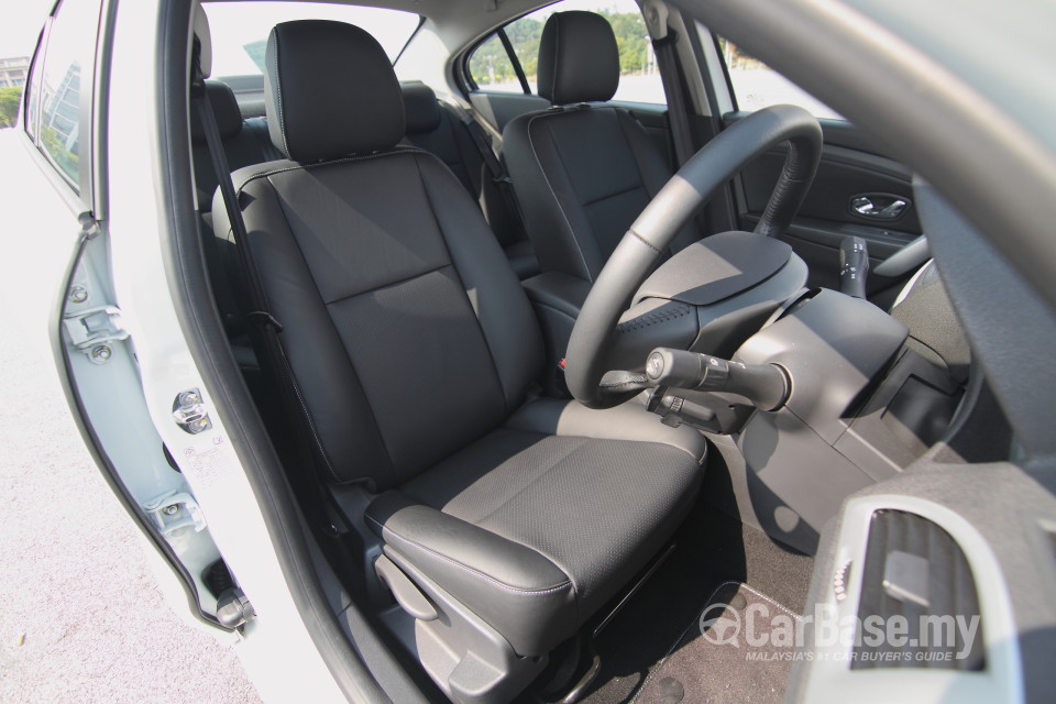 Renault Fluence Mk1 (2014) Interior