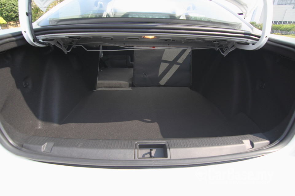 Renault Fluence Mk1 (2014) Interior