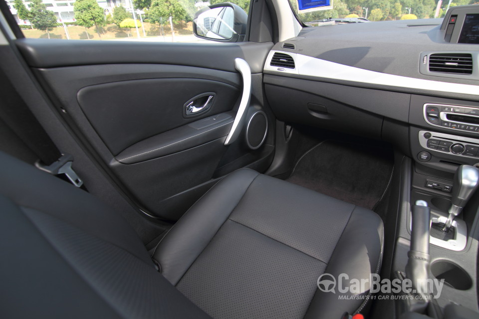 Renault Fluence Mk1 (2014) Interior