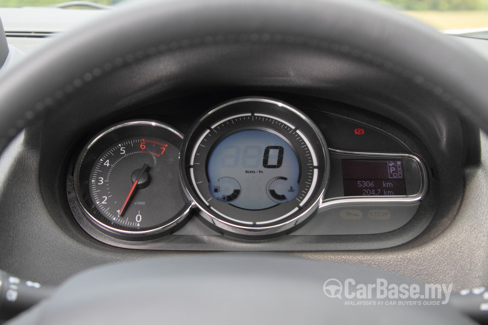 Renault Fluence Mk1 (2014) Interior