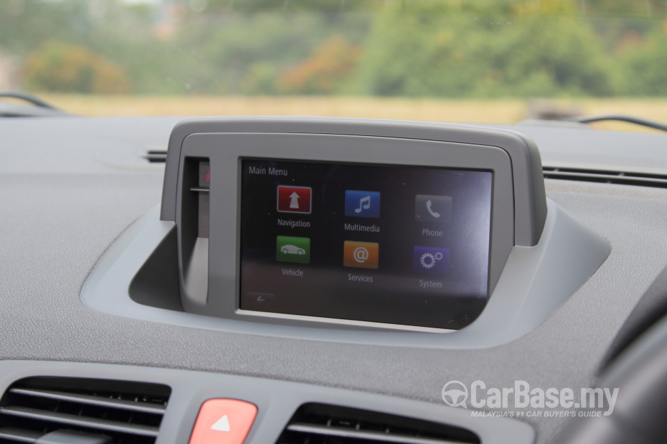 Renault Fluence Mk1 (2014) Interior