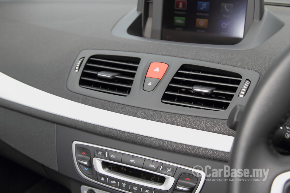 Renault Fluence Mk1 (2014) Interior
