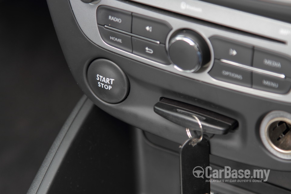 Renault Fluence Mk1 (2014) Interior