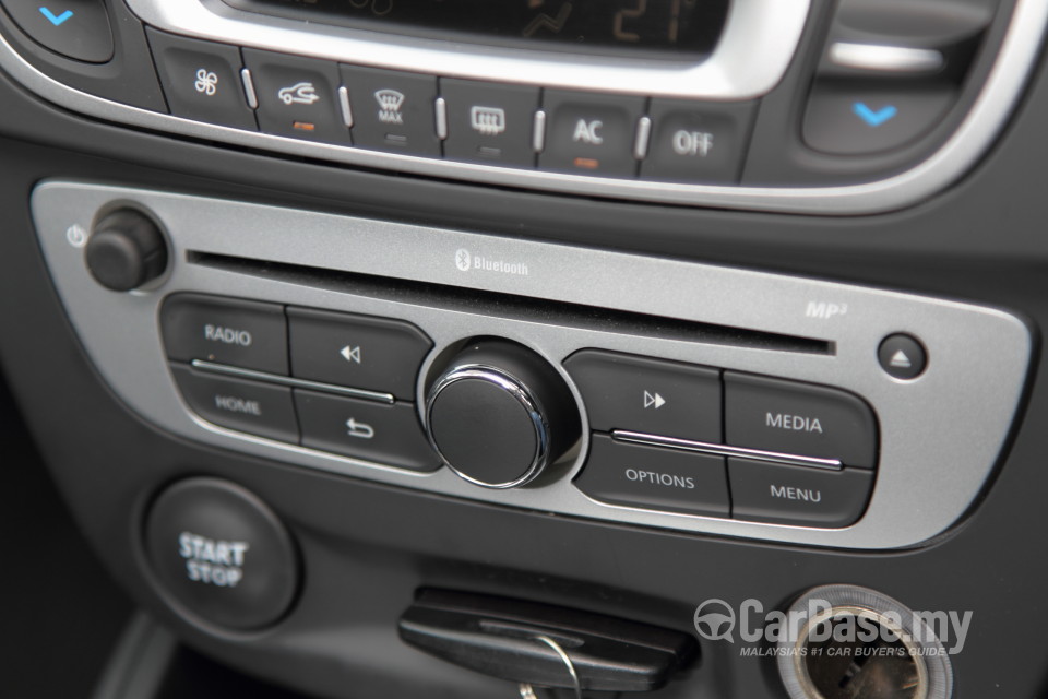 Renault Fluence Mk1 (2014) Interior