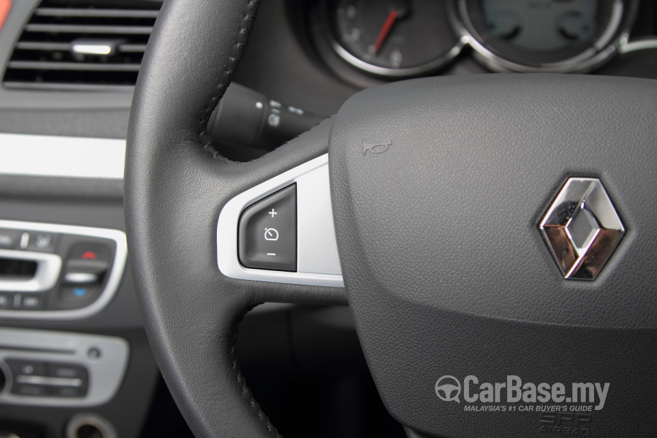 Renault Fluence Mk1 (2014) Interior