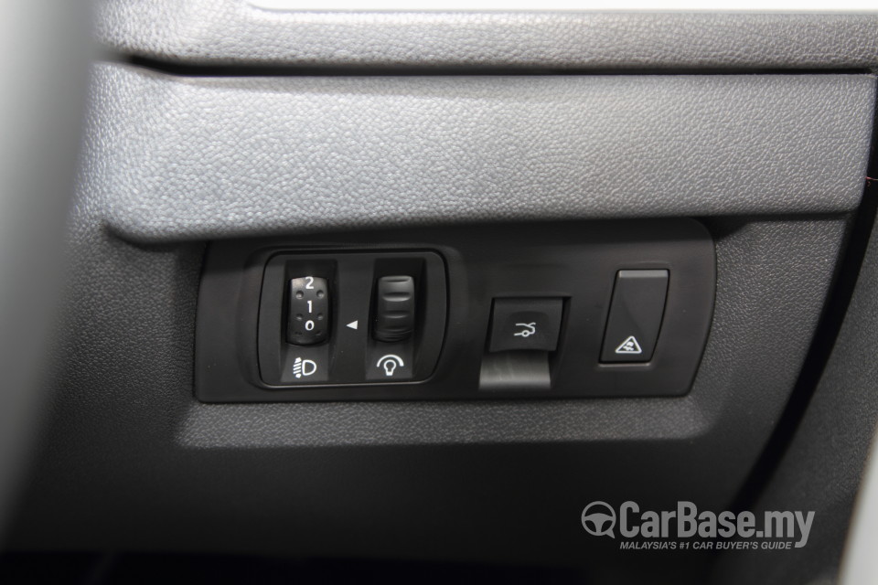 Renault Fluence Mk1 (2014) Interior