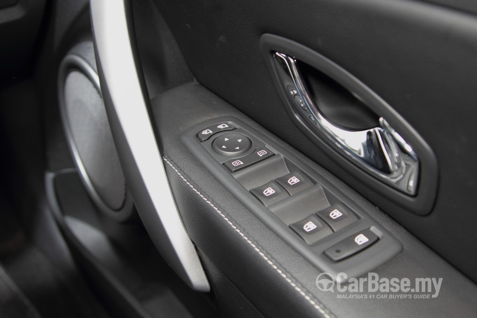 Renault Fluence Mk1 (2014) Interior