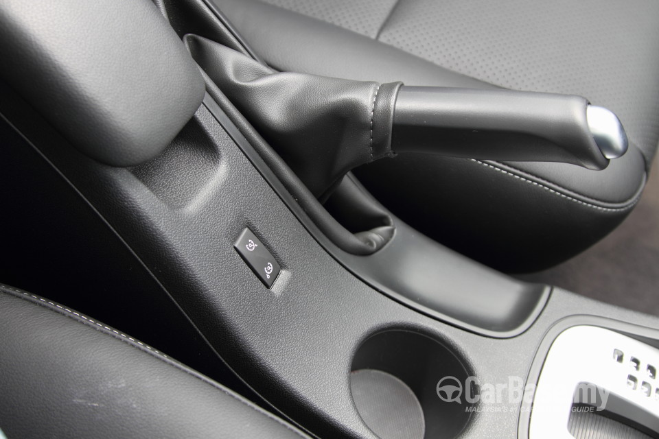 Renault Fluence Mk1 (2014) Interior