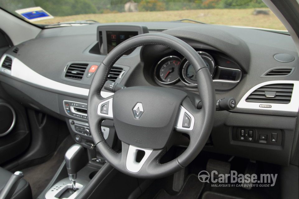Renault Fluence Mk1 (2014) Interior