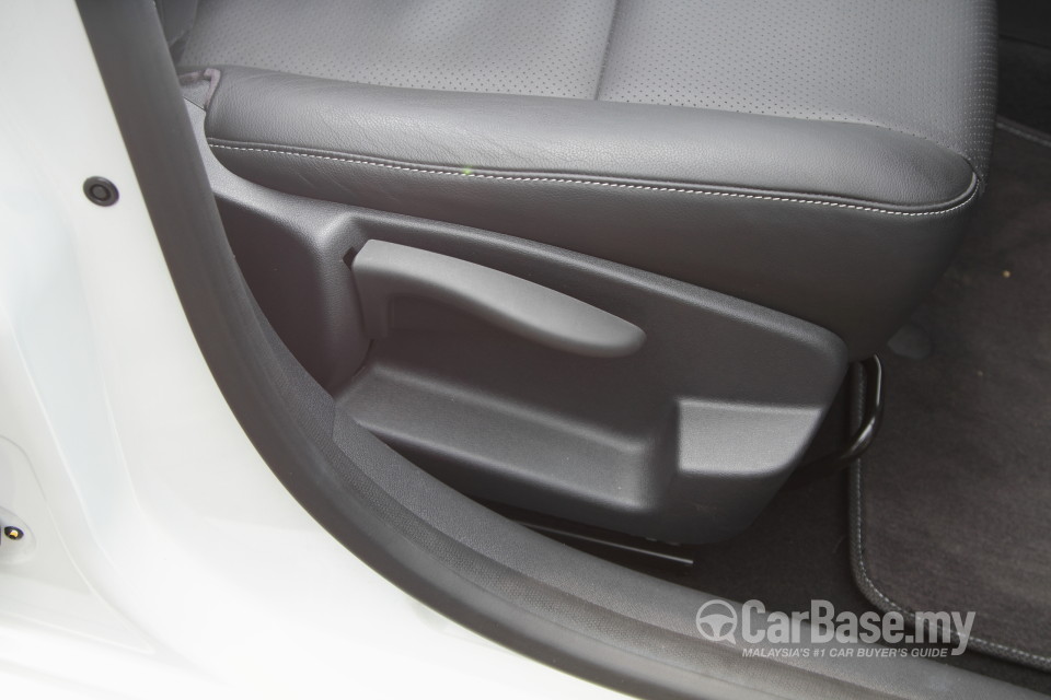 Renault Fluence Mk1 (2014) Interior