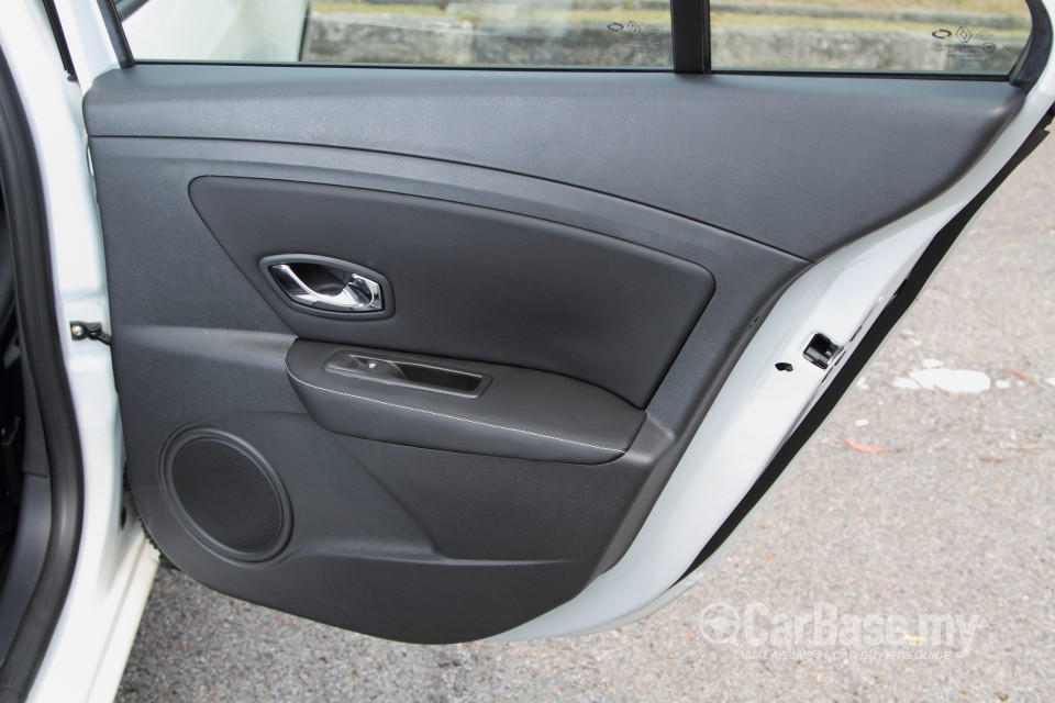 Renault Fluence Mk1 (2014) Interior