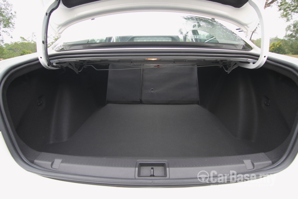 Renault Fluence Mk1 (2014) Interior