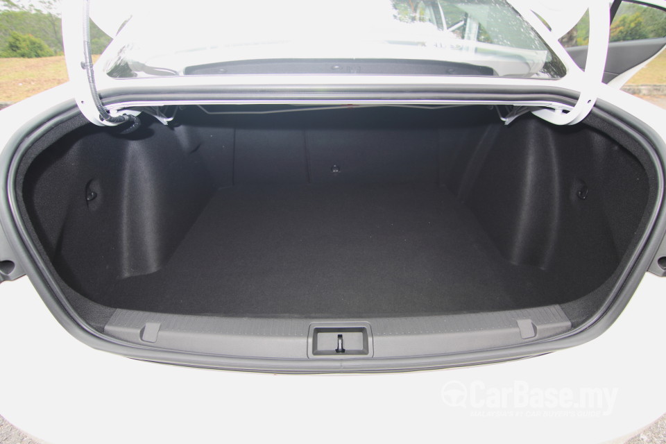 Renault Fluence Mk1 (2014) Interior