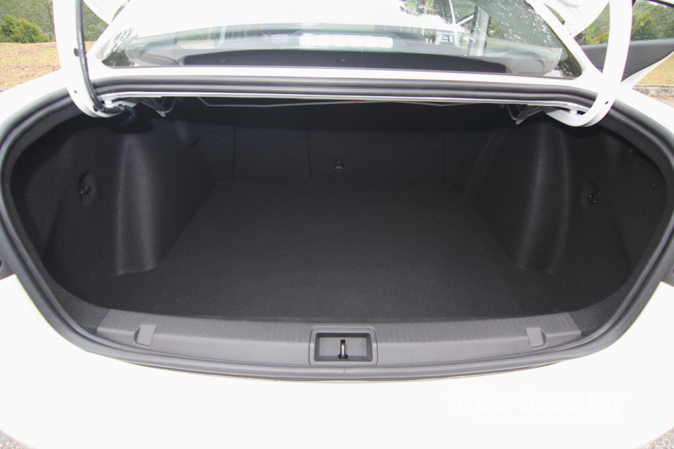 Renault Fluence Mk1 (2014) Interior