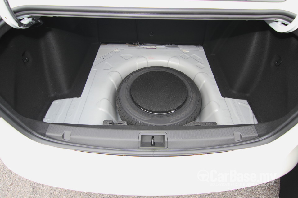 Renault Fluence Mk1 (2014) Interior
