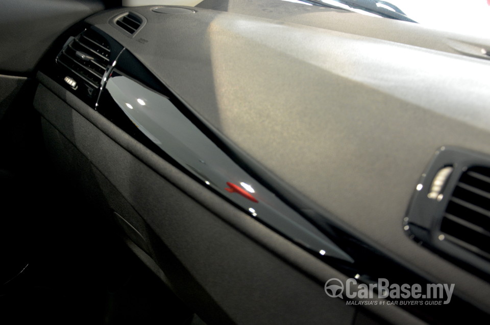 Renault Fluence Mk1 (2014) Interior