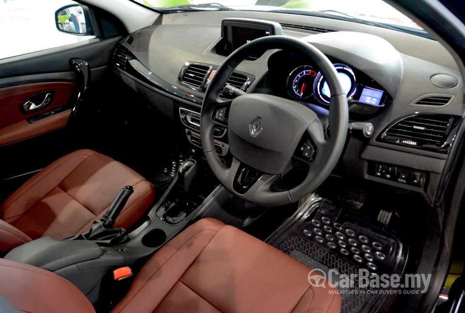 Renault Fluence Mk1 (2014) Interior
