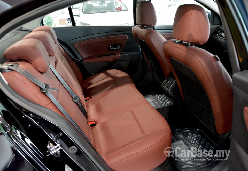 Renault Fluence Mk1 (2014) Interior