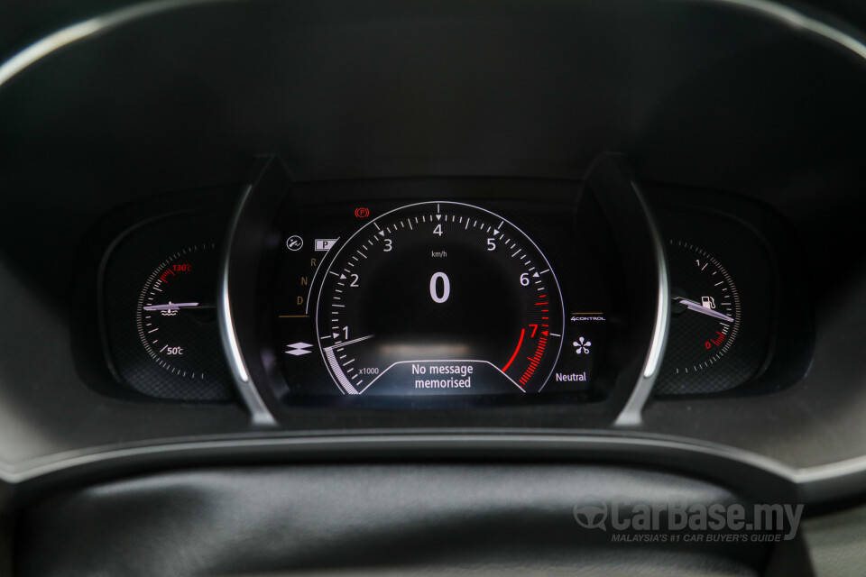 Toyota Innova AN140 (2016) Interior