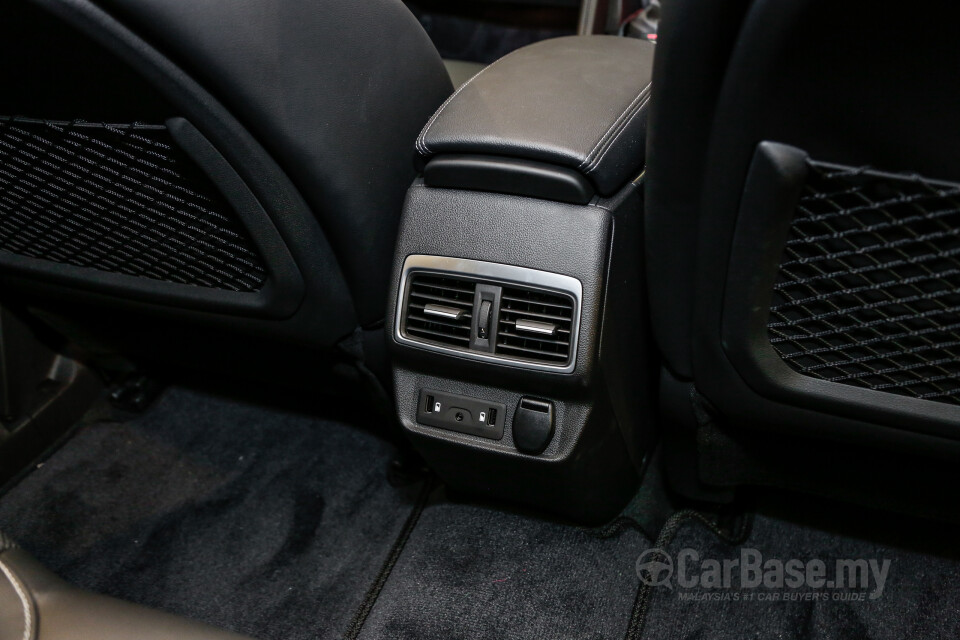 Toyota Fortuner AN160 (2016) Interior