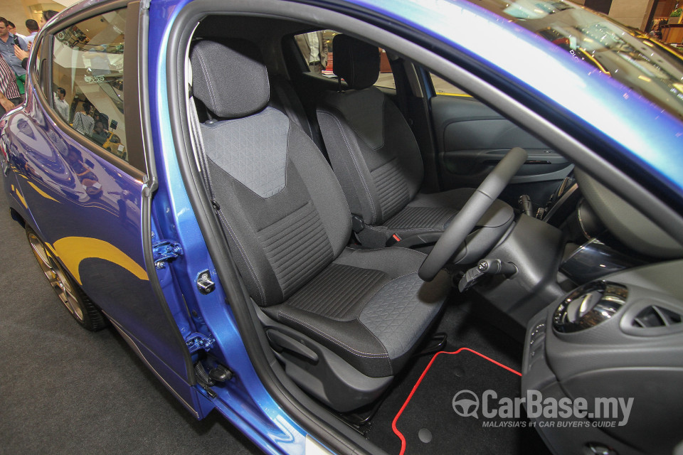 Renault Clio Mk4 (2015) Interior