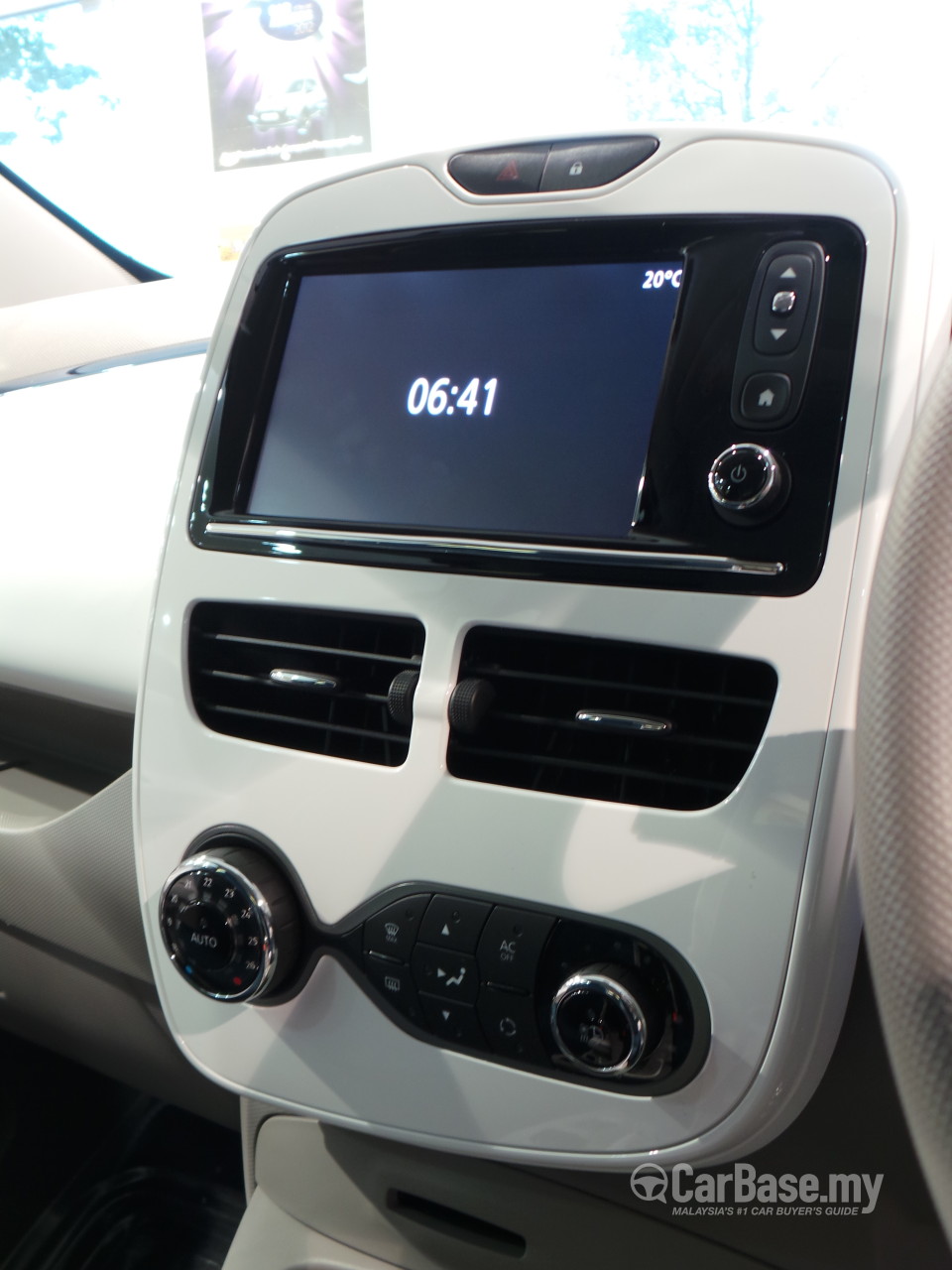 Renault Zoe Mk1 (2015) Interior