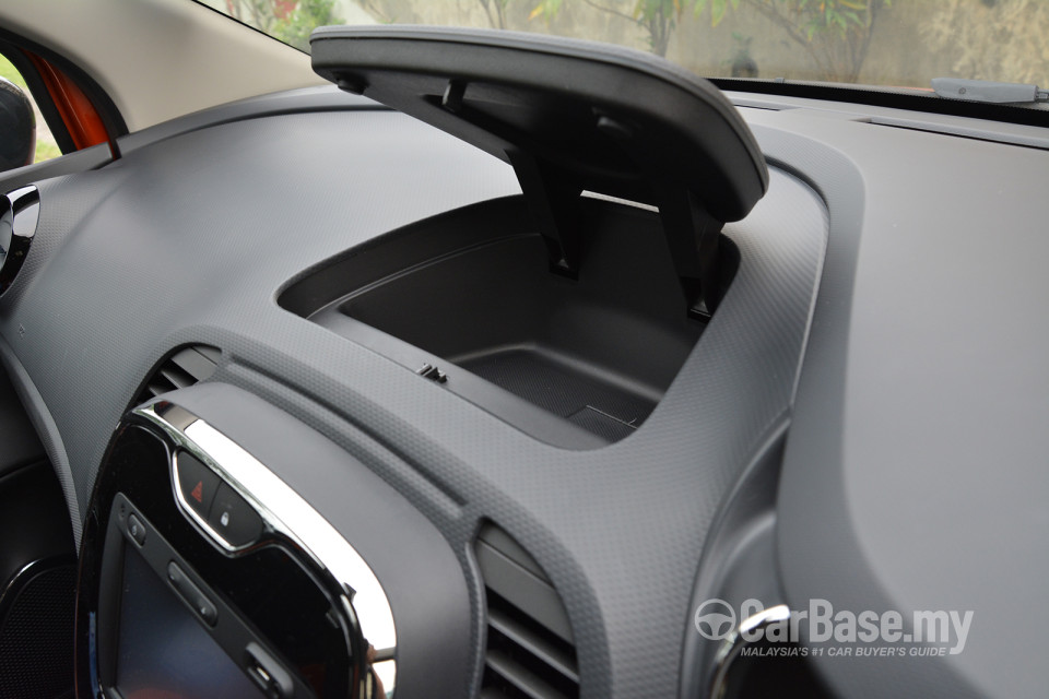Renault Captur Mk1 (2015) Interior