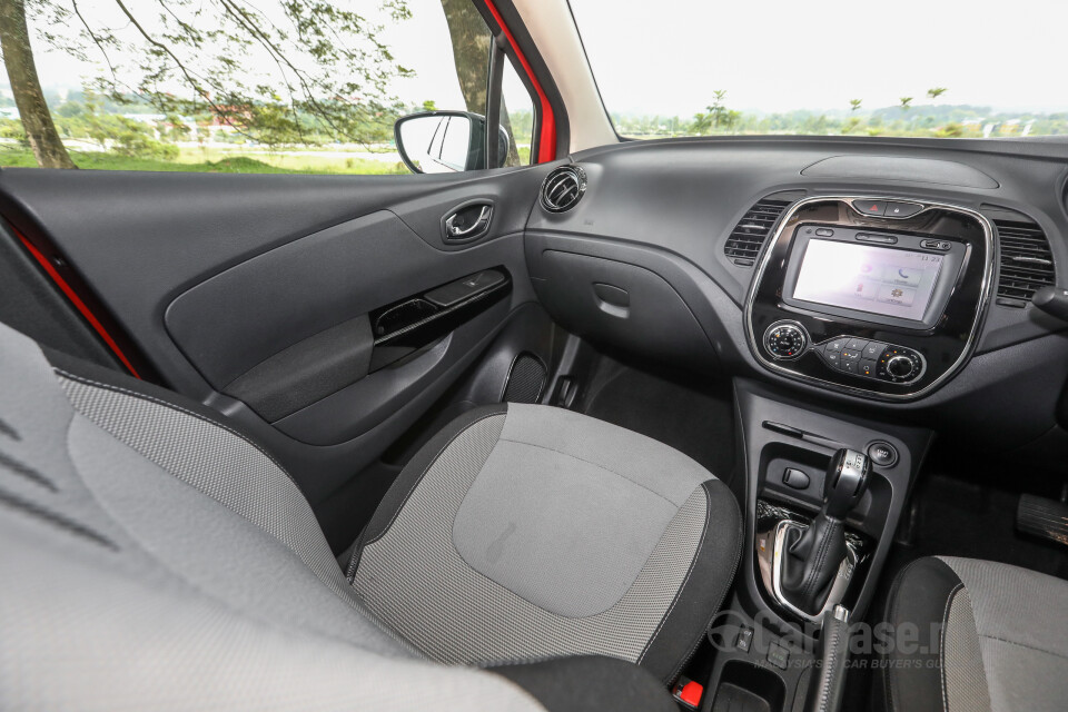 Toyota Innova AN140 (2016) Interior