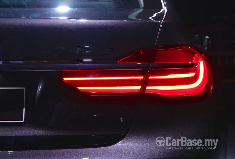 BMW 7 Series G12 (2016) Exterior