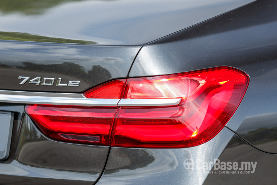 BMW 7 Series G12 (2016) Exterior