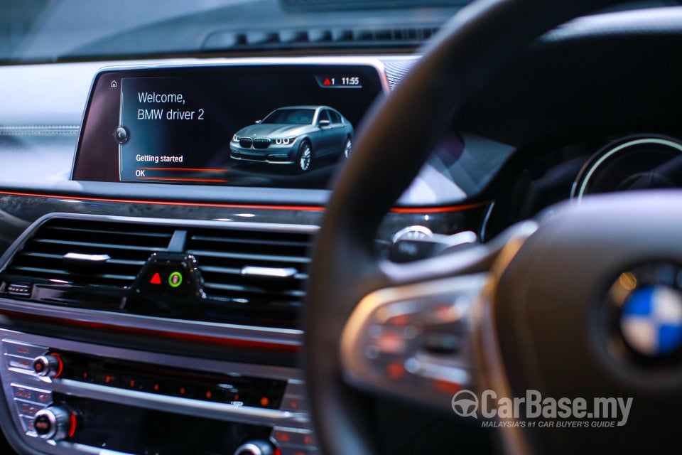 BMW 7 Series G12 (2016) Interior
